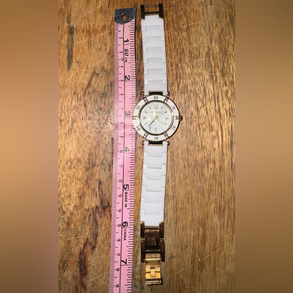 Anne Klein white and gold ceramic bracelet watch- new battery- classic miniature - Picture 2 of 4